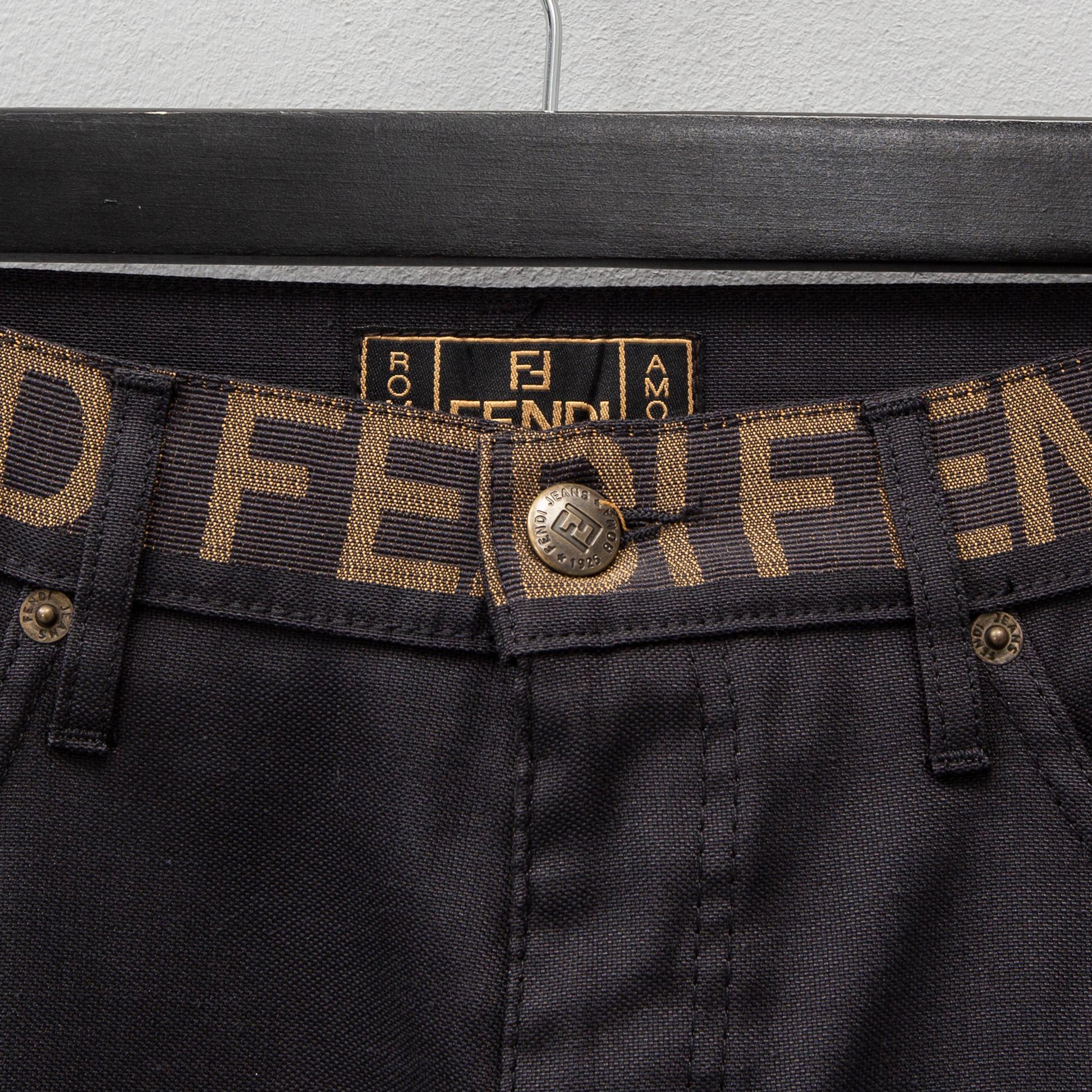 FENDI, ensemble bestående av jacka, jeans, väst samt top, italiensk storlek 42-46.