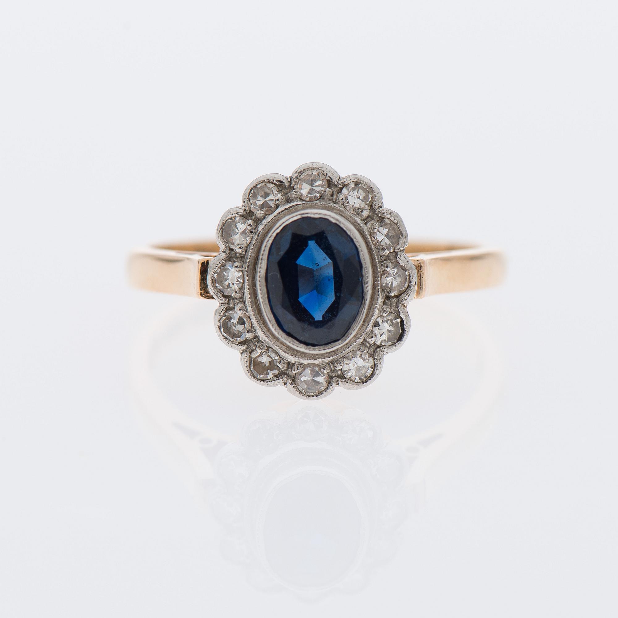 RING, fasettslipad safir, åttkantslipade diamanter, 18K guld.  Westerback, Helsingfors 1973.