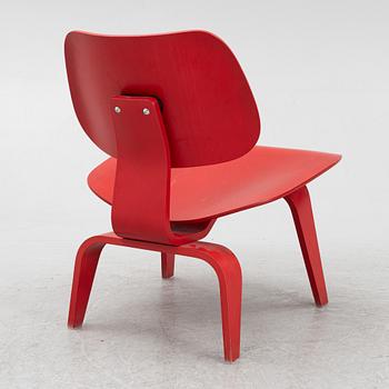 Charles & Ray Eames, fåtölj, "LCW", Vitra, daterad 2003.