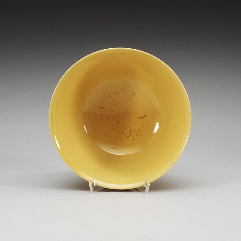 SKÅL, porslin. Ming dynastin, med Jiajings sex karaktärers märke och period (1522-66).