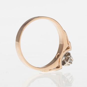 RING, guld 18K, briljantslipad diamant 0,10 ct. MJK, Åbo 1966. Vikt 4,8 g.