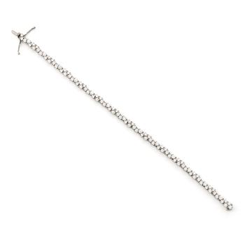 Bracelet 14K gold with round brilliant-cut diamonds.