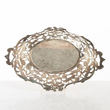 Brödkorgar, 2 st, samt servettringar, 3 st, silver, 1800-1900-tal.