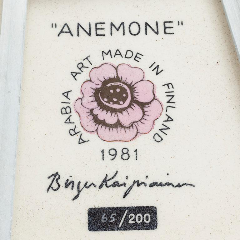 Birger Kaipiainen, fat "Anemone", märkt "Arabia Art made in Finland 1981 Birger Kaipiainen, 65/200".