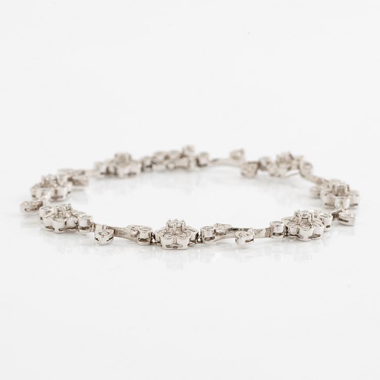 Bracelet 18K white gold with round brilliant-cut diamonds.