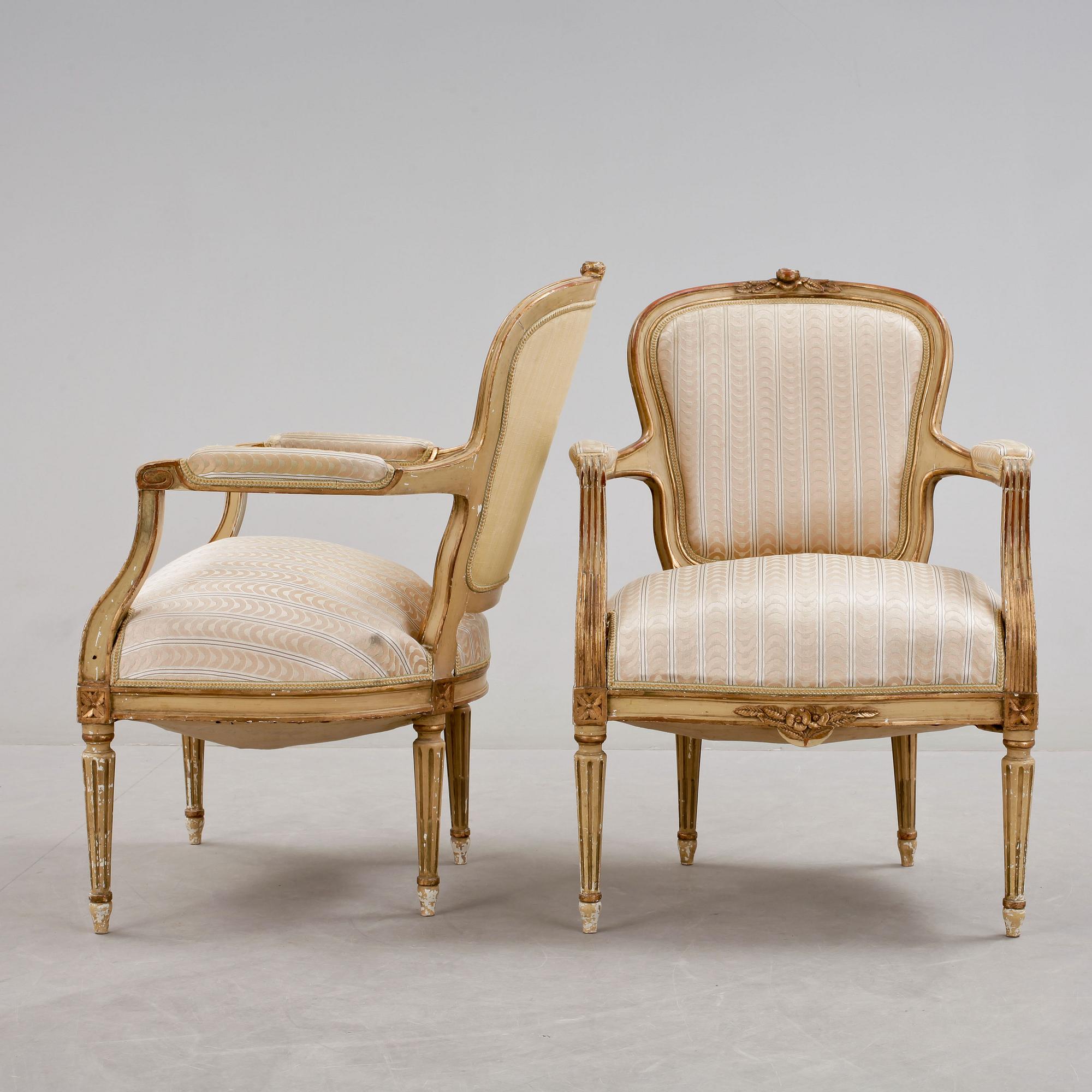 KARMSTOLAR, ett par, gustaviansk stil, 1900-talets första hälft.