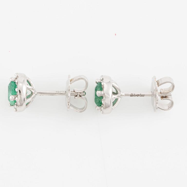 Earrings, 14K white gold with emeralds and brilliant-cut diamonds.