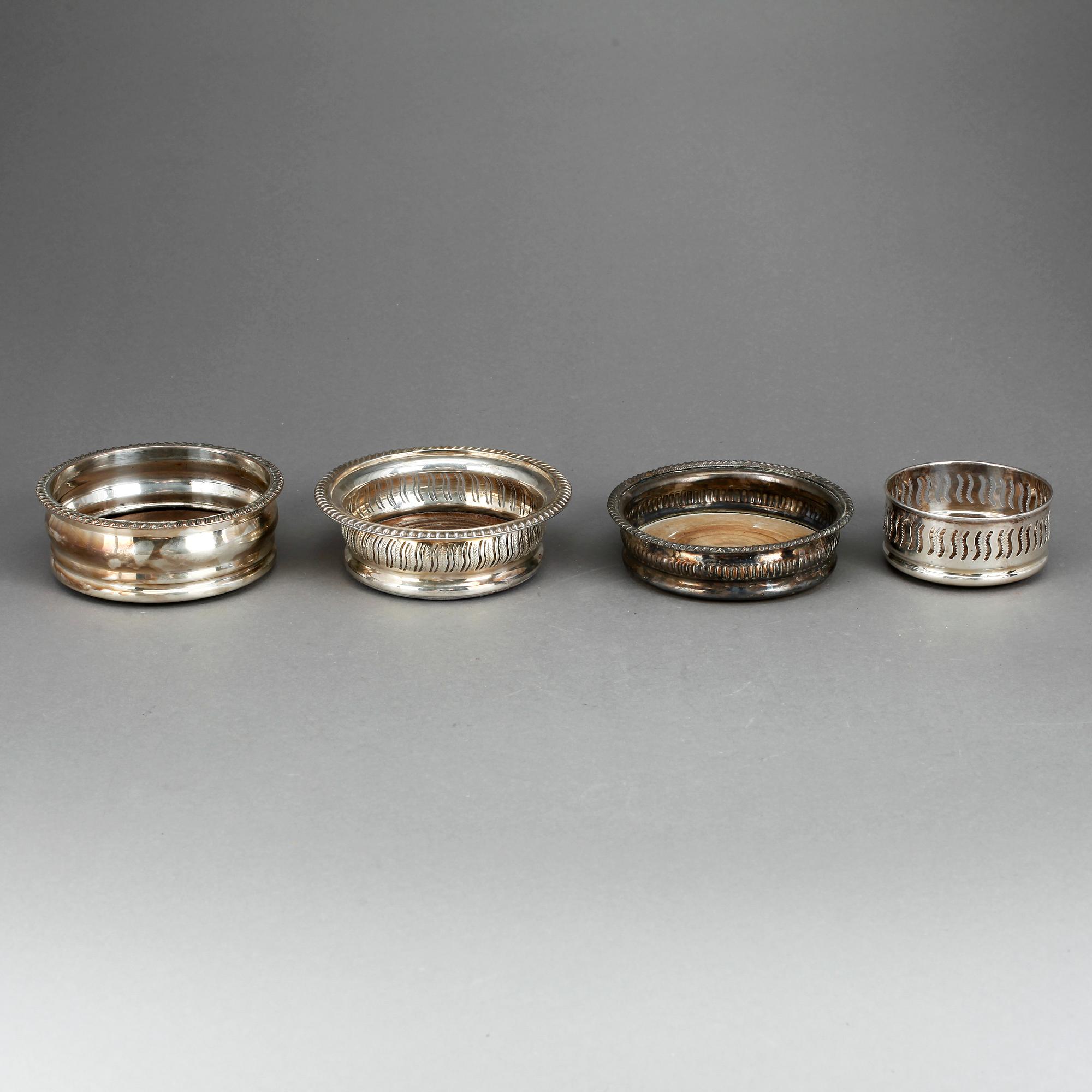 COASTERS, 4 st, vitmetall, 1900-talets första hälft.