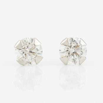 Earrings, a pair, white gold with brilliant-cut diamonds totalling 0.54 ct, "triple x". Accompanied by a GIA dossier.