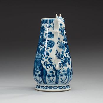 A blue and white Export ewer, Qing dynasty, early 18th Century.