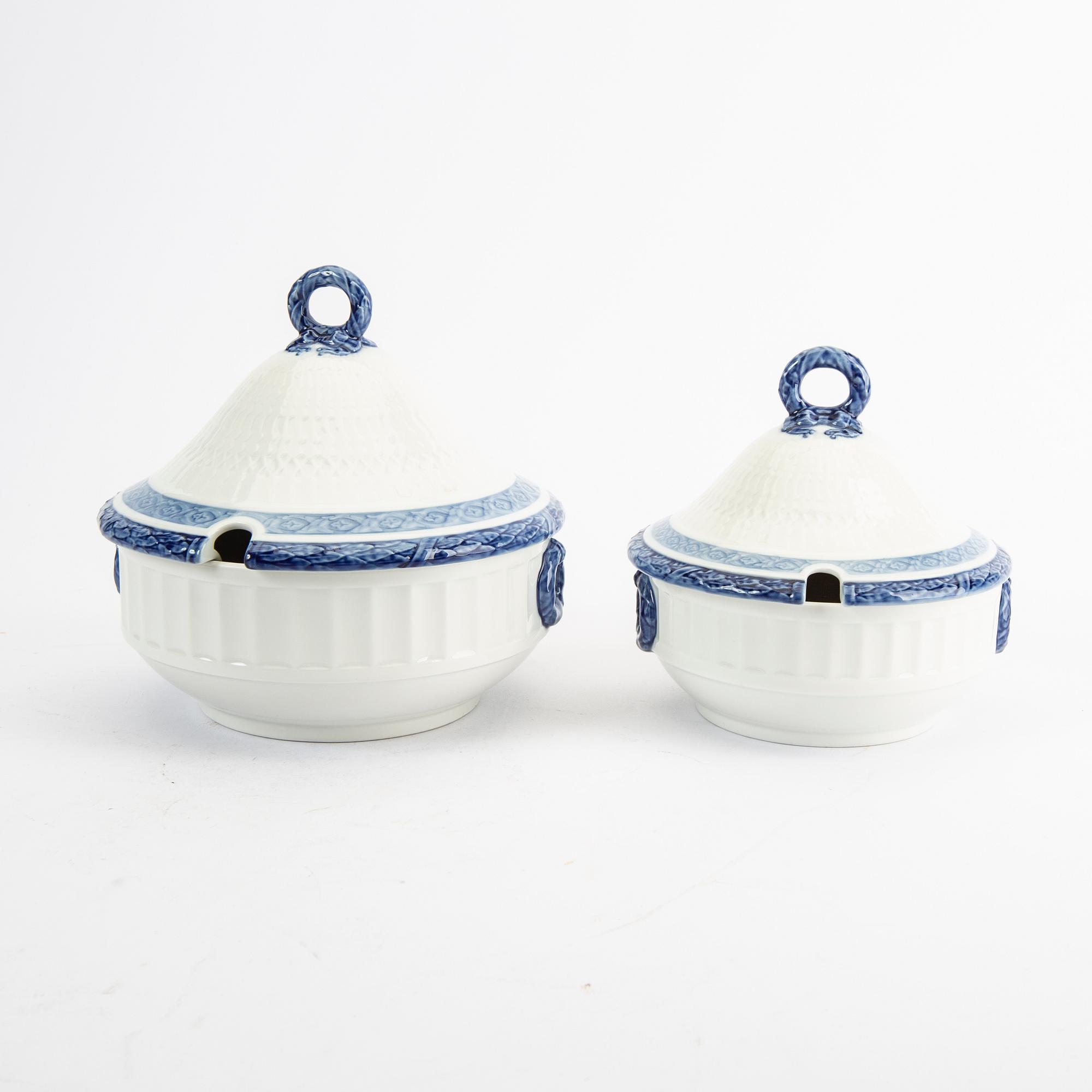 A 107 pcs "Blå vifte" dinner service Royal Copenhagen.