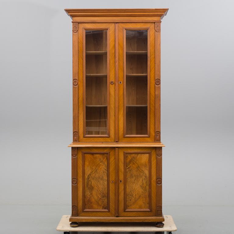 BOKSKÅP, nyrenässans, 1800-talets slut.