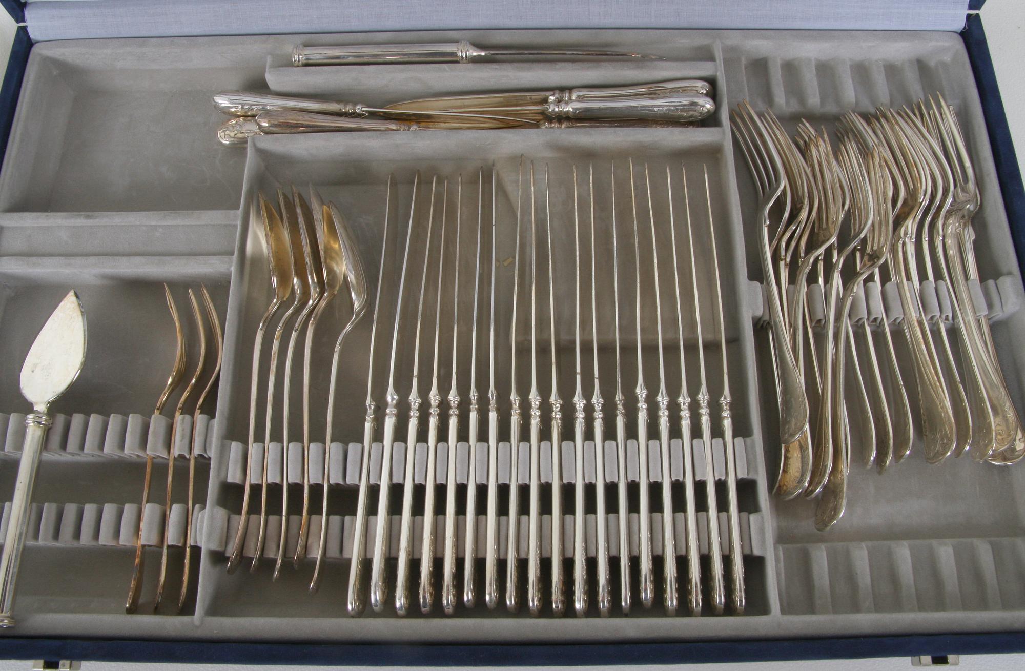 BESTICKSUPPSÄTTNING, 65 delar, nysilver, "gammal fransk", etui medföljer.