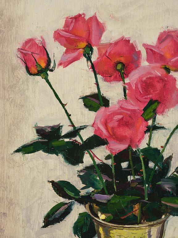 Olle Hjortzberg, Roses in a silver vase.