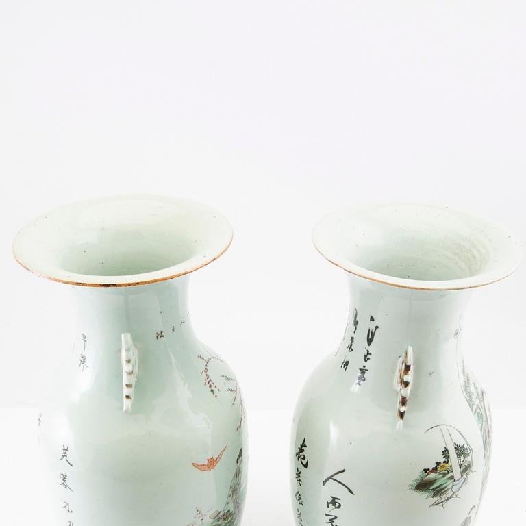 Two Chinese vases, 20th century.