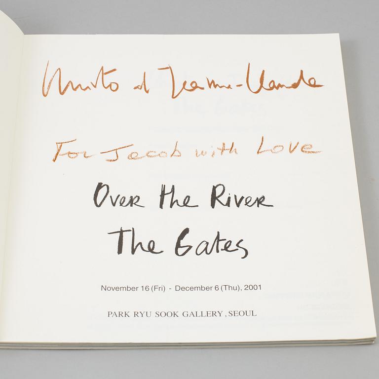 CHRISTO & JEANNE-CLAUDE, bok, "Over the river", (2001), signed "Christo & Jeanne-Claude for Jacob with love".