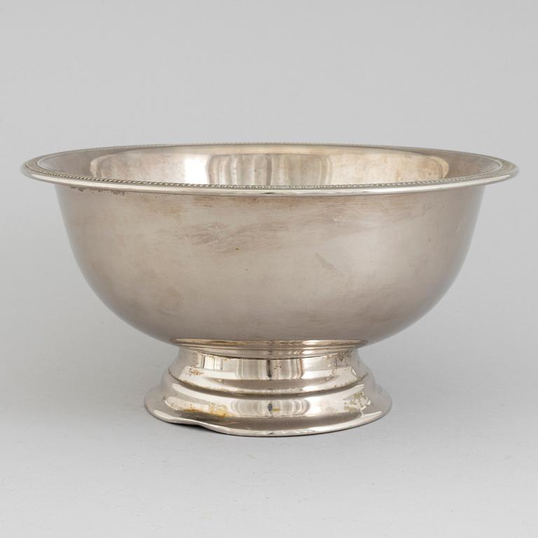 A PLATE CHAMPAGNE COOLER, mid 20th century.