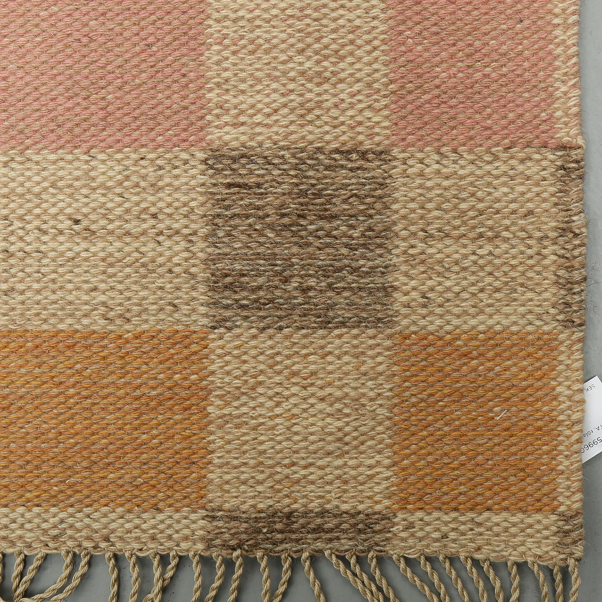 MATTA, rölakan, ca 294x280 cm.
