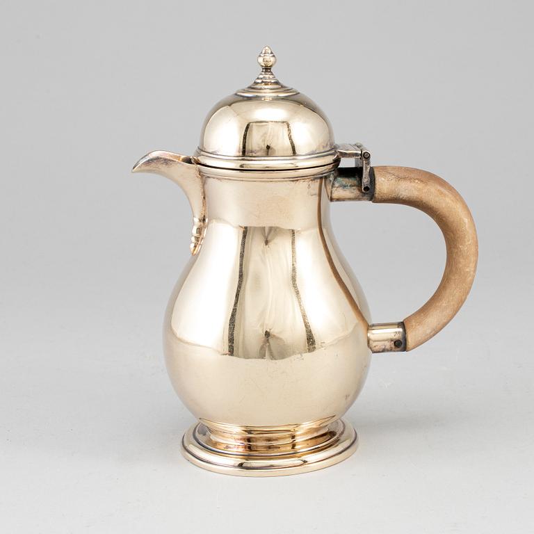 An English 20th century Britannia silver-gilt milk-jug, marked LAC, London 1917.