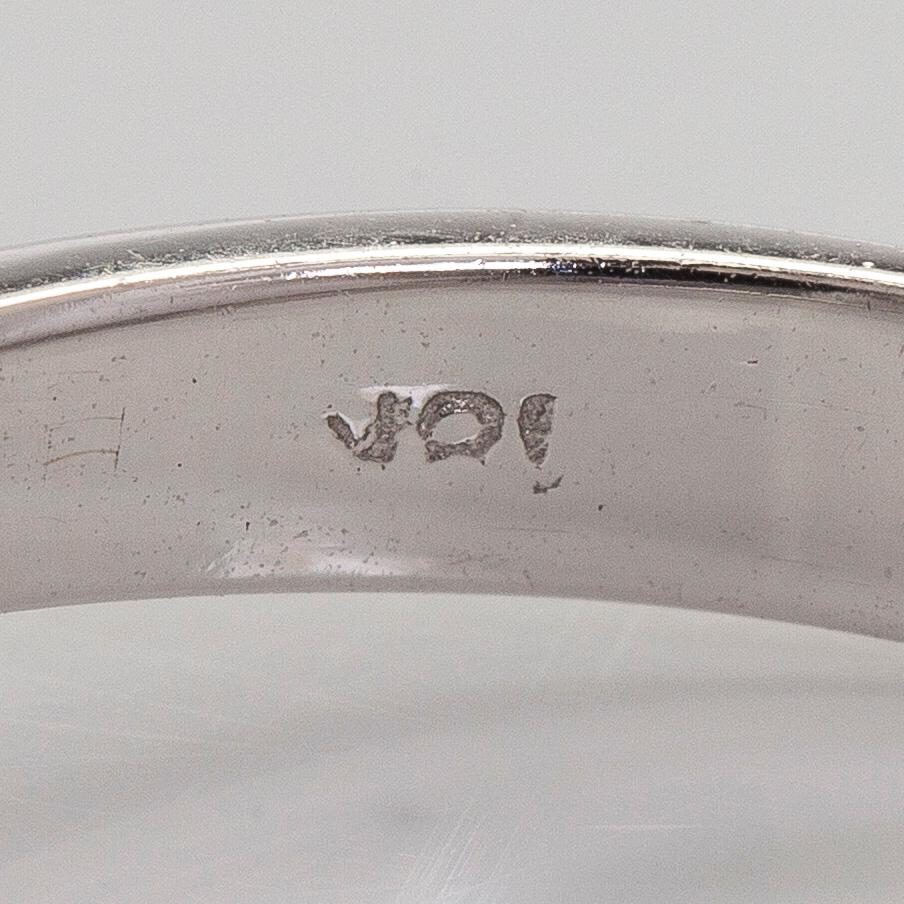 Sormus, viistehiottu akvamariini, 18K valkokultaa.