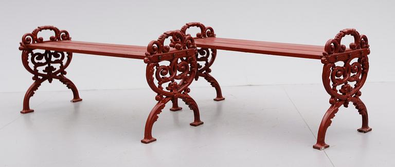 TRÄDGÅRDSBÄNKAR, 1 par, Melins Metall, 1900-talets andra hälft.