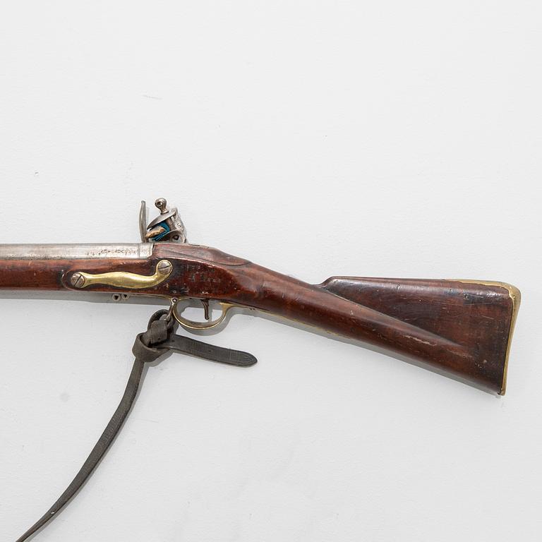 Flintlock musket, British model 1794 with bayonet, Swedish so-called subsidy rifle.