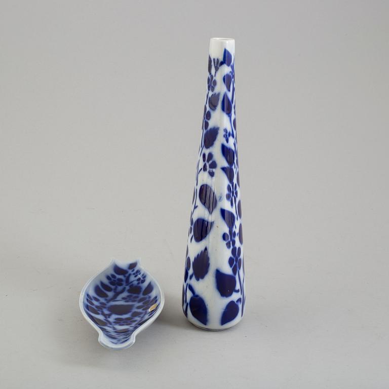 LILLEMOR MANNERHEIM, a 'Narciss' porcelain vase and a plate Upsala-Ekeby, Gefle.