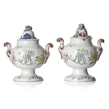 448. A pair of fainece potpurri jars with covers, Northern Europe, 18th century.