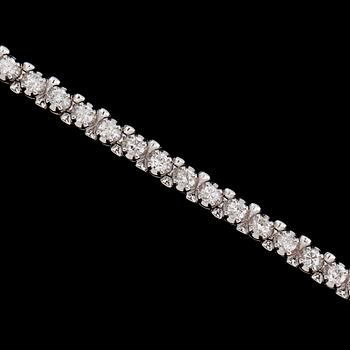 ARMBAND, 14 k vitguld, briljantslipade diamanter tot 1.89 ct.