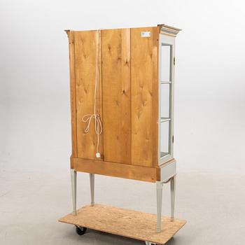 Display cabinet, Gustavian style, K.A. Roos, Helsingborg, later half of the 20th century.