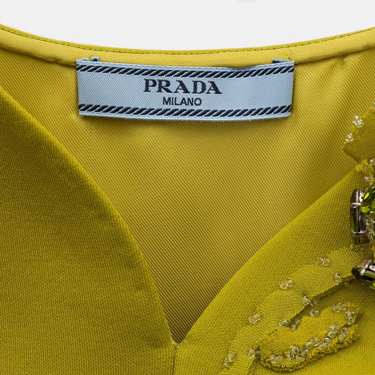 Prada, set med byxa samt topp, storlek 36.
