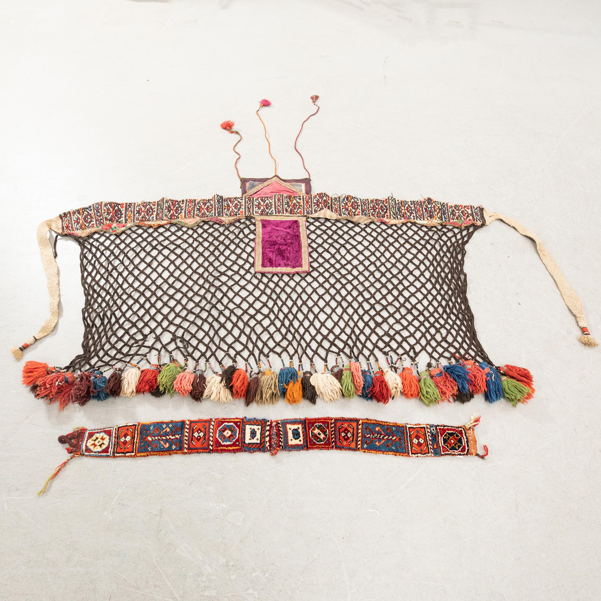 Hästtäcke/prydnad Kashgai semiantik ca 94x167 cm.