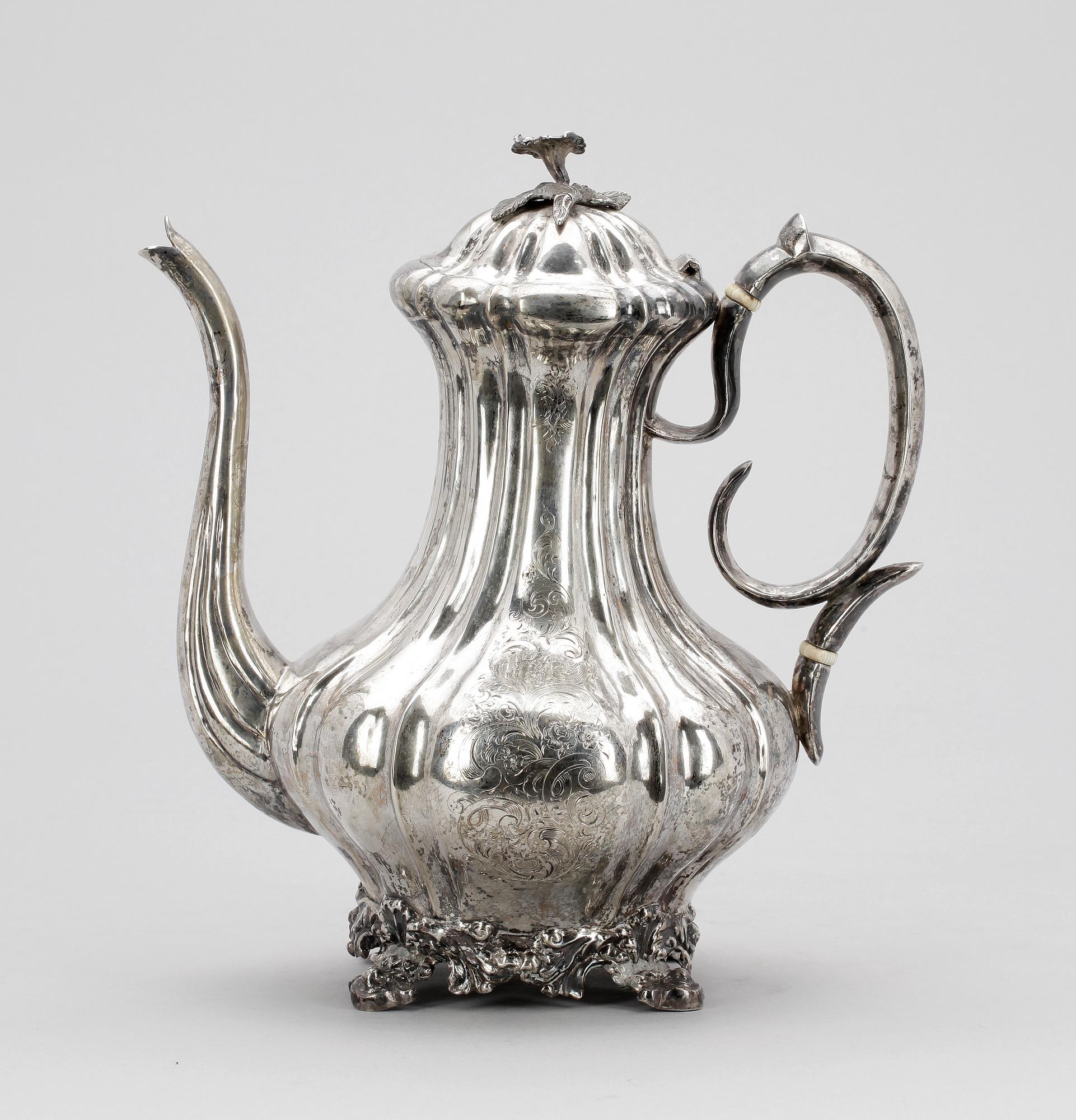 KAFFEKANNA, silver, svenska stämplar, 1852. Vikt ca 900 gram.