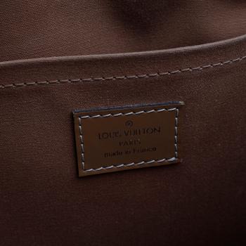 LOUIS VUITTON, a brown Epi leather "Passy" handbag.