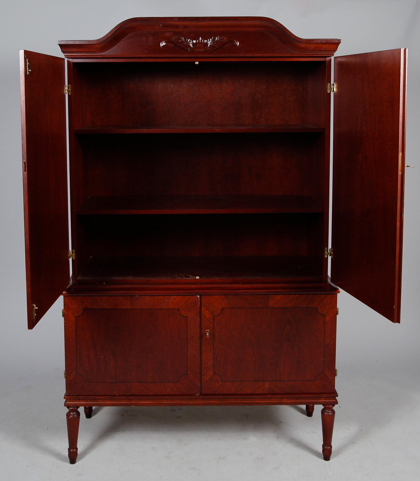 SKÅP, gustaviansk stil, 1900-talets andra hälft.