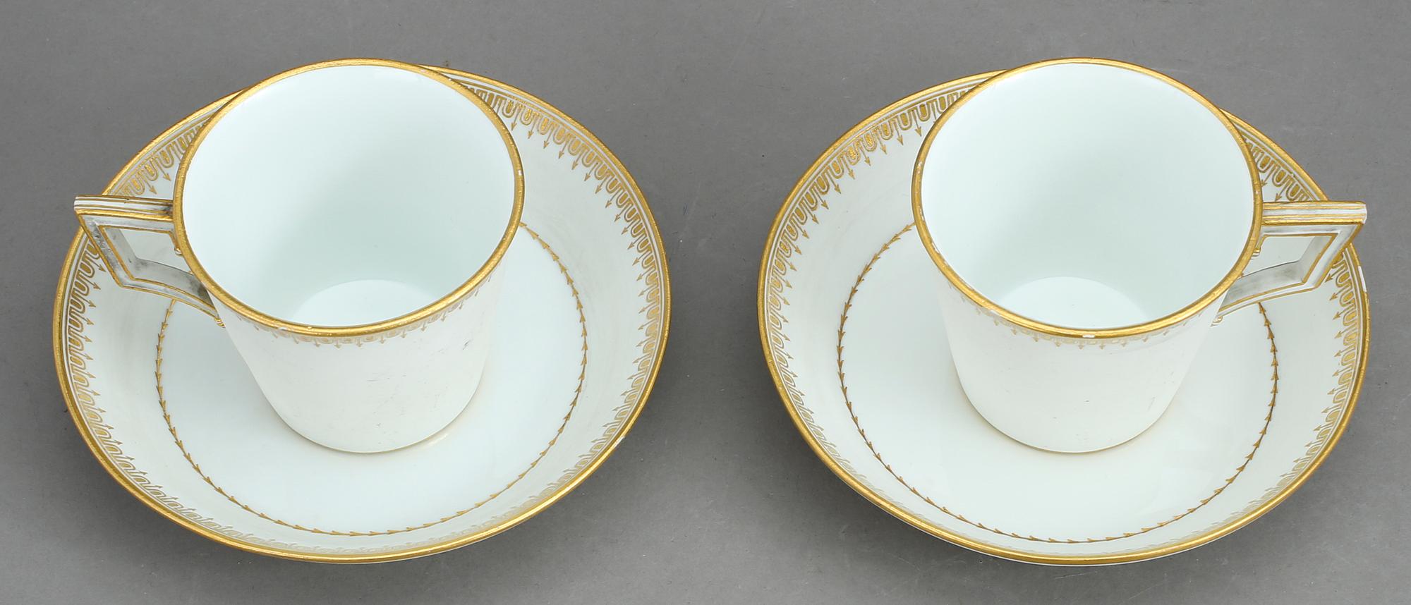 KOPPAR MED FAT, ett par, Meissen, tidigt 1800-tal.