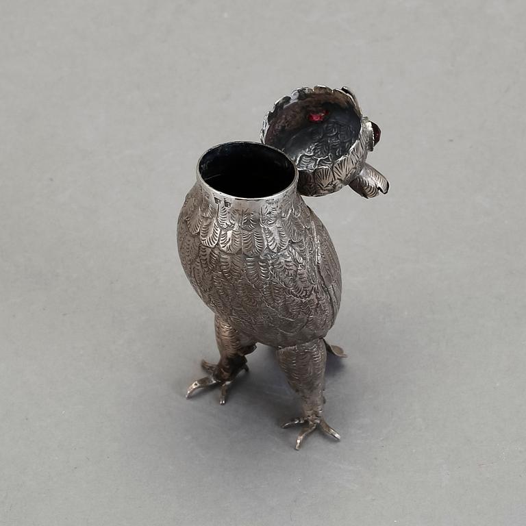 DOSA, silver. Oidentifierade stämplar, troligen 1800-talets slut. Vikt ca 38 gram.