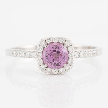 Ring, 14K white gold with pink sapphire and brilliant-cut diamonds.