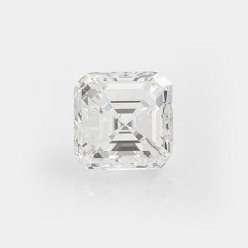 A square emerald-cut diamond.