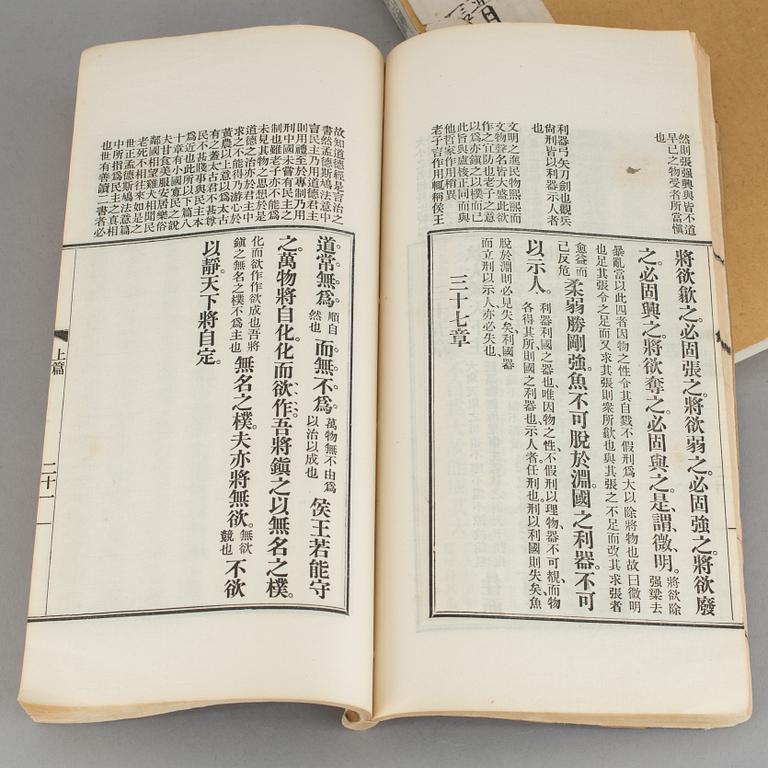 BÖCKER, 2st, Lao Tses heliga skrifer samt "Shi zhu zhai jian pu" Utgiven av Rong Bao Zhai, Peking, 1930-tal.