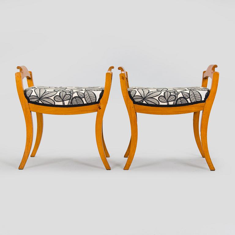 A pair of stools by Johan Adam Vogt, Tukholma (1834 till 1843).