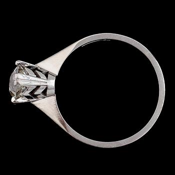 RING, 18 k vitguld, briljantslipad diamant ca 1.25 ct, 1985. Vikt ca 3,9 g.