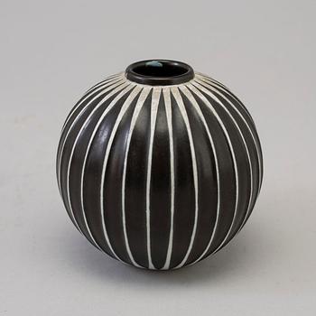 STIG LINDBERG, vase, stoneware, 'Domino', Gustavsberg, second half of the 20th century.