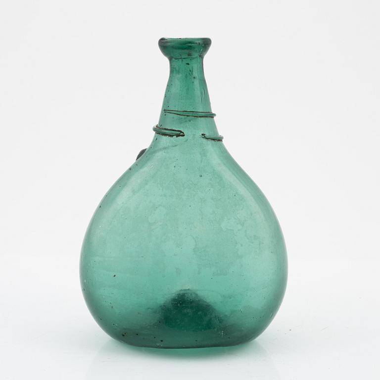 A green glass bottle, 18th/19th Century.