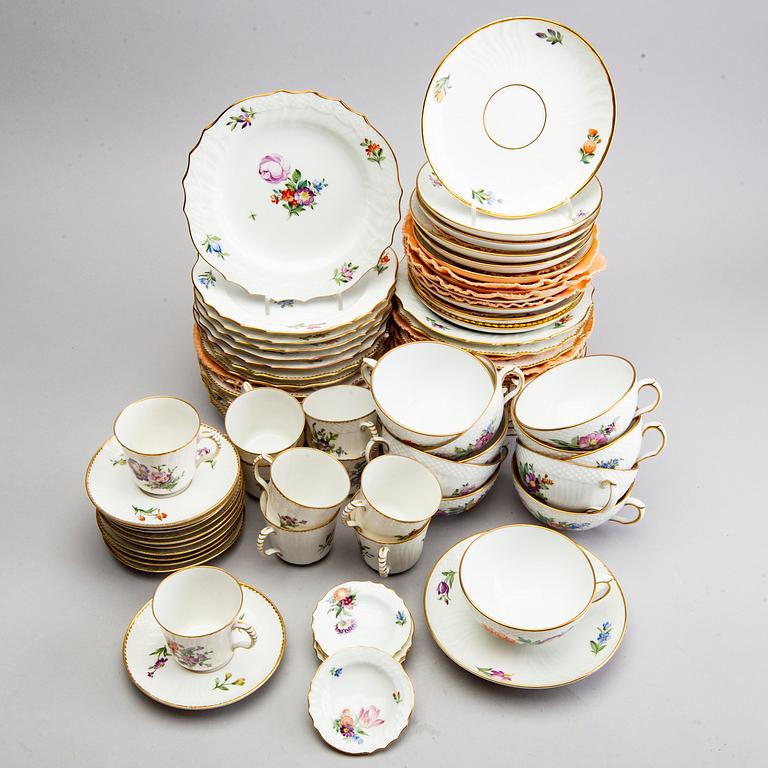 Royal Copenhagen, Kaffeservis, ca 60 delar, porslin, "Sachsisk Blomst", Kunglig Dansk.