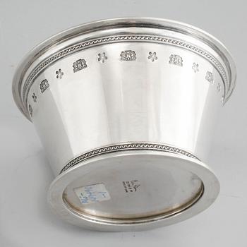 A silver bowl by Wiwen Nilsson, Lund, 1941, weight 384 g.