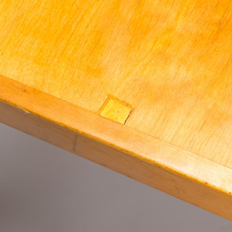 Aino Aalto, a mid-20th century '95 A' dining table for för O.Y. Huonekalu-ja Rakennustyötehdas A.B.