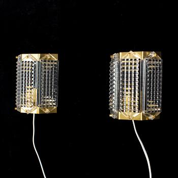 A pair of glass and brass wall lights by Wiktor Berndt for Swedish Crystal, 1970's.