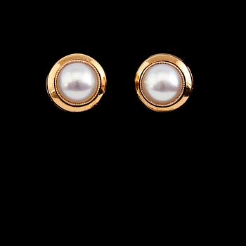 SKJORTKNAPPAR, 1 par, 18 k guld med pärlor. Total vikt ca 2 gram.