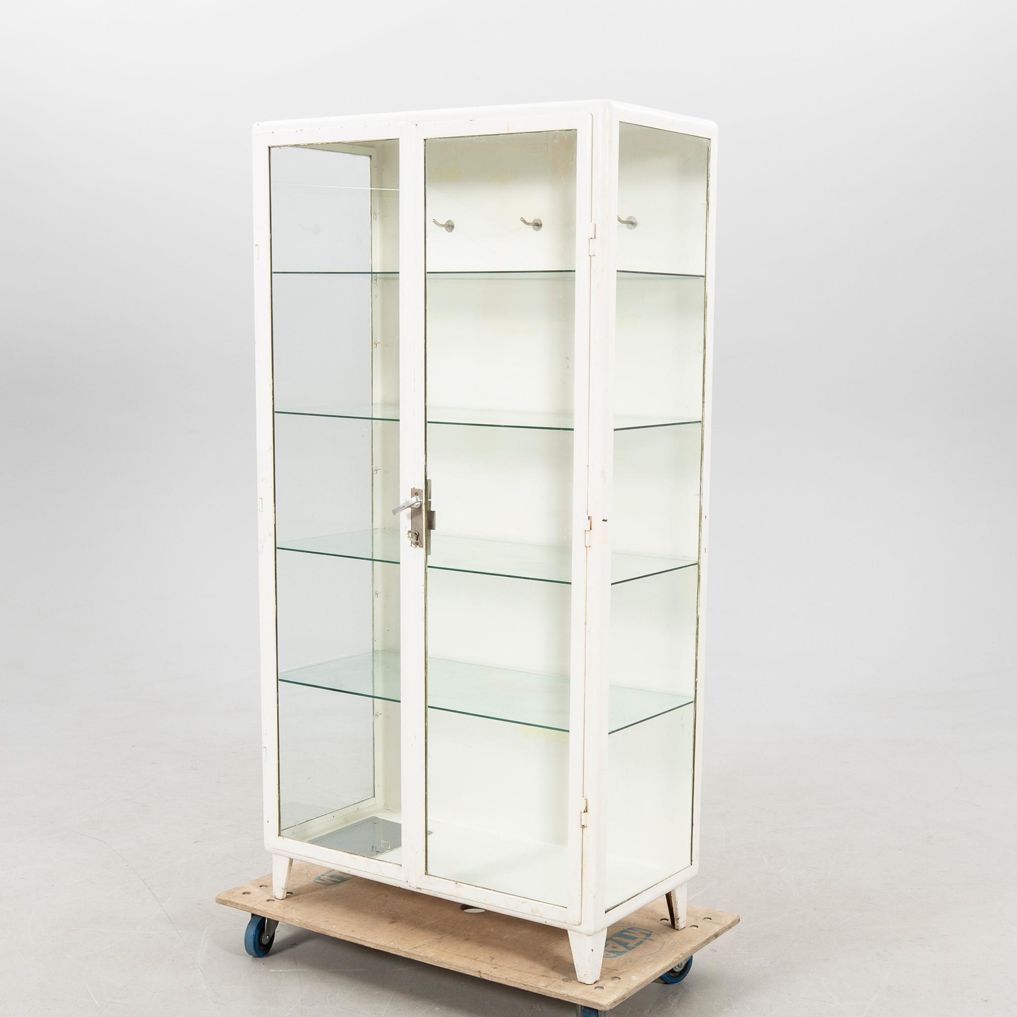 Läkarskåp Mellaneuropa 1900-talets mitt.